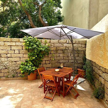 Spacious 3-Bedroom Apartment With Courtyard In Tempio Pausania - Perfect For Families מראה חיצוני תמונה