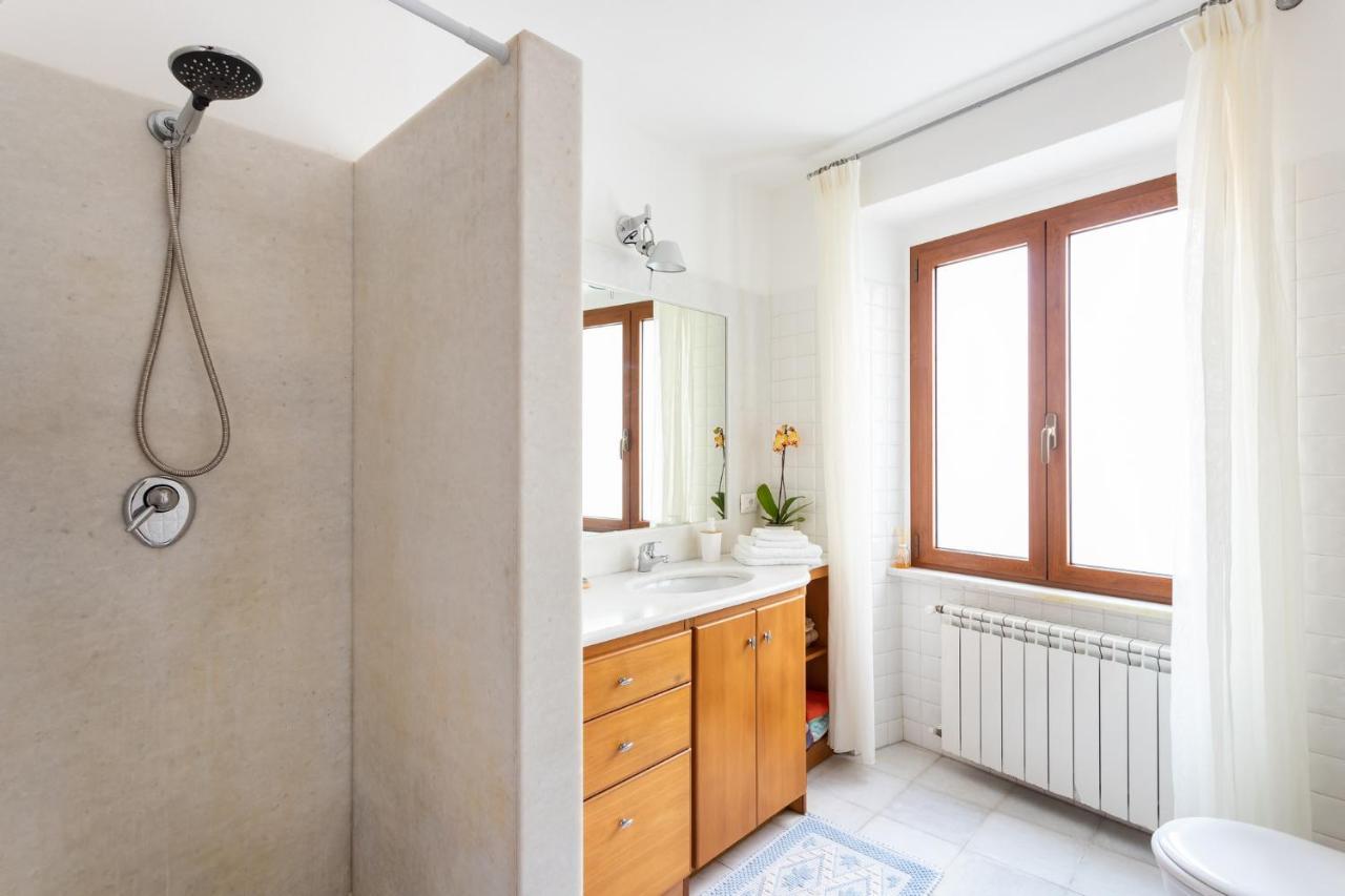 Spacious 3-Bedroom Apartment With Courtyard In Tempio Pausania - Perfect For Families מראה חיצוני תמונה