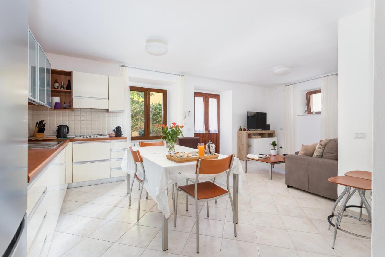 Spacious 3-Bedroom Apartment With Courtyard In Tempio Pausania - Perfect For Families מראה חיצוני תמונה