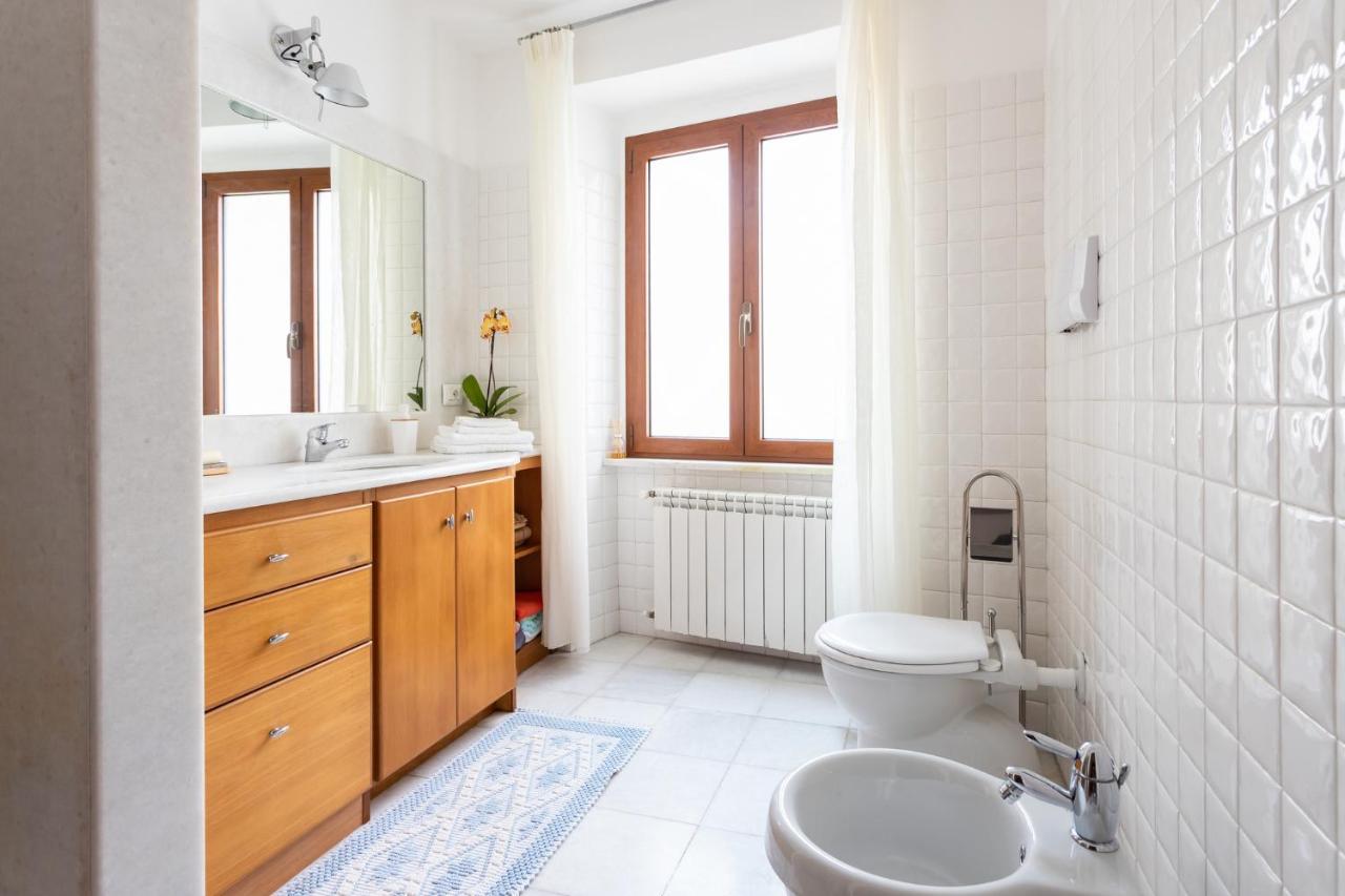 Spacious 3-Bedroom Apartment With Courtyard In Tempio Pausania - Perfect For Families מראה חיצוני תמונה