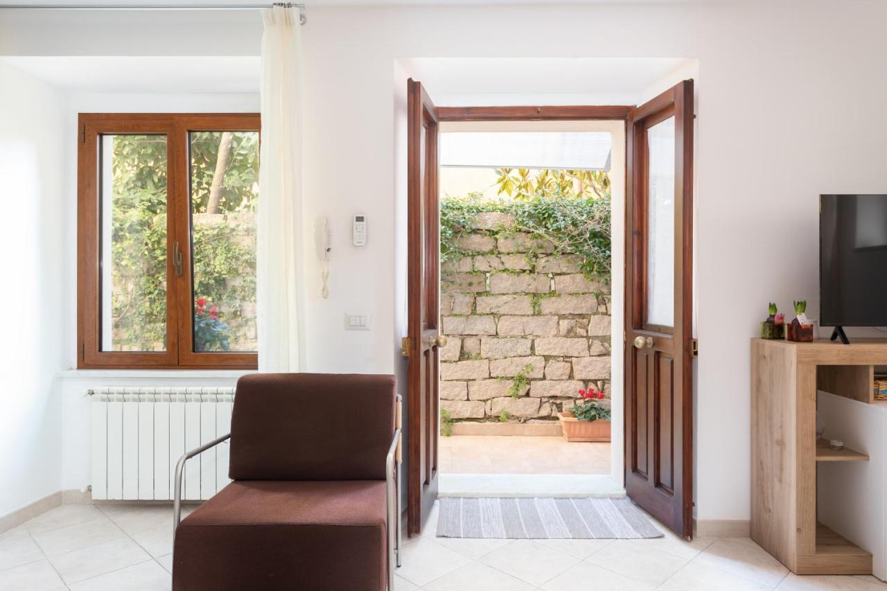 Spacious 3-Bedroom Apartment With Courtyard In Tempio Pausania - Perfect For Families מראה חיצוני תמונה