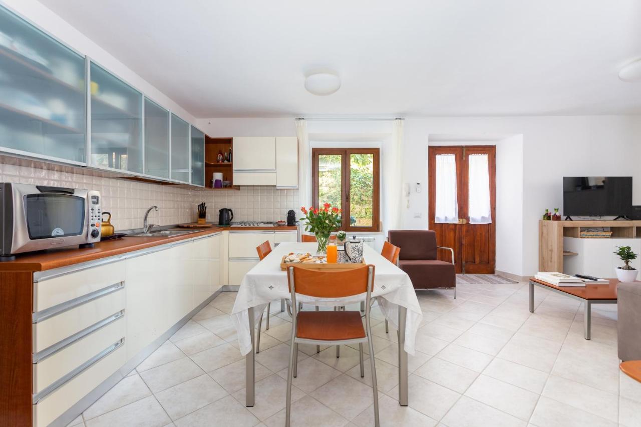 Spacious 3-Bedroom Apartment With Courtyard In Tempio Pausania - Perfect For Families מראה חיצוני תמונה